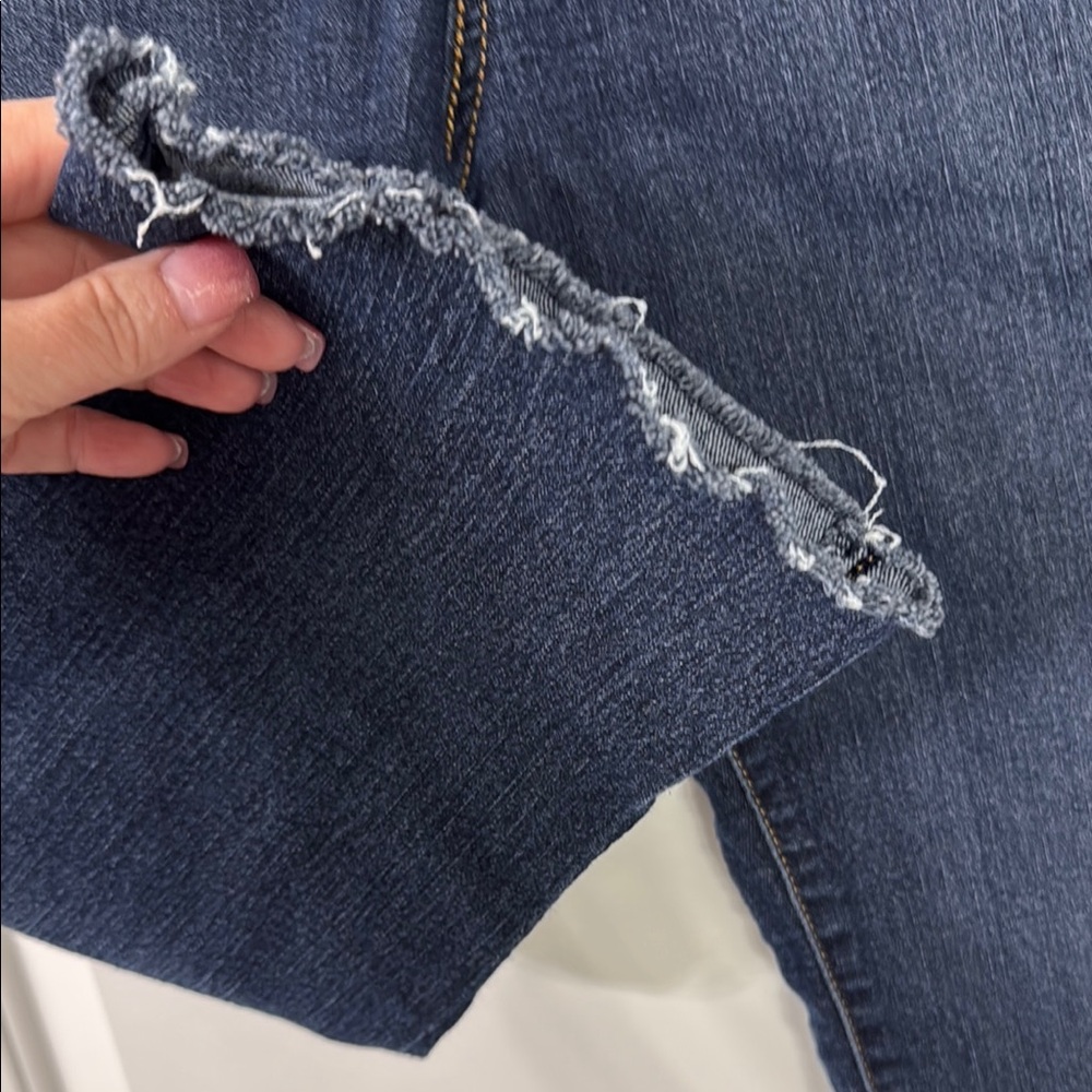 Levi's Women's Capri length Jeans - Deep Indigo - Picture 4 of 7